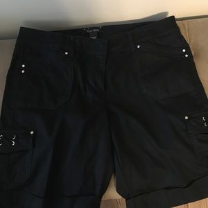 White House Black Market Cargo Bermuda. Black with sliver. Sz 6 Excellent cond.